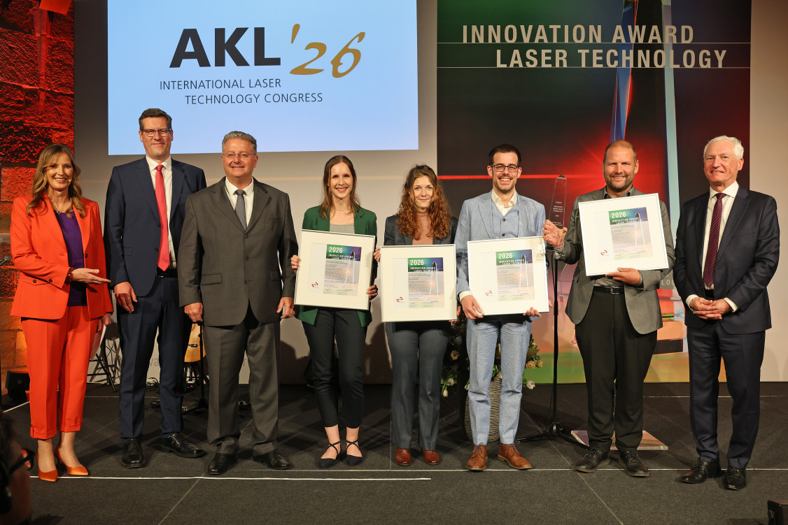v. l. n. r.: Kristina zur Mühlen, Dr. Claus Schnitzler, Ulrich Berners, Dr. Anne Michel, Romina Villella, Daniel Bold, Dr. Tobias Dyck, Dr. Markus Kogel-Hollacher - © Fraunhofer ILT, Andreas Steindl