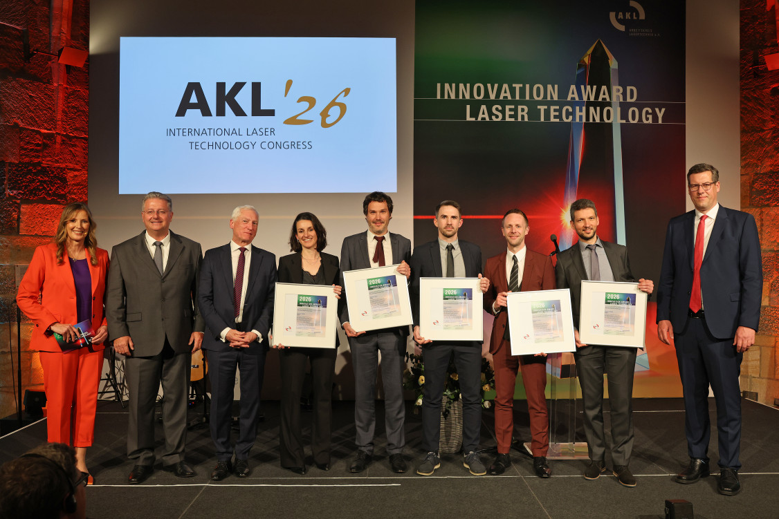 v. l. n. r.: Kristina zur Mühlen, Ulrich Berners, Dr. Markus Kogel-Hollacher, Gwenn Pallier, Fabrice Meier, Paul Froemel, Dr. Andreas Rudolf, Dr. Sebastian Eilzer, Dr. Claus Schnitzler - © Fraunhofer ILT, Andreas Steindl