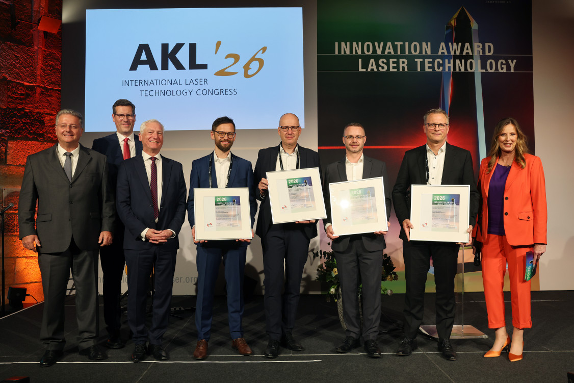 v. l. n. r.: Ulrich Berners, Dr. Claus Schnitzler, Dr. Markus Kogel-Hollacher, André Sill, Ralph Aschenbach, Gordon Arand, Dr. Oliver Haupt, Kristina zur Mühlen - © Fraunhofer ILT, Andreas Steindl