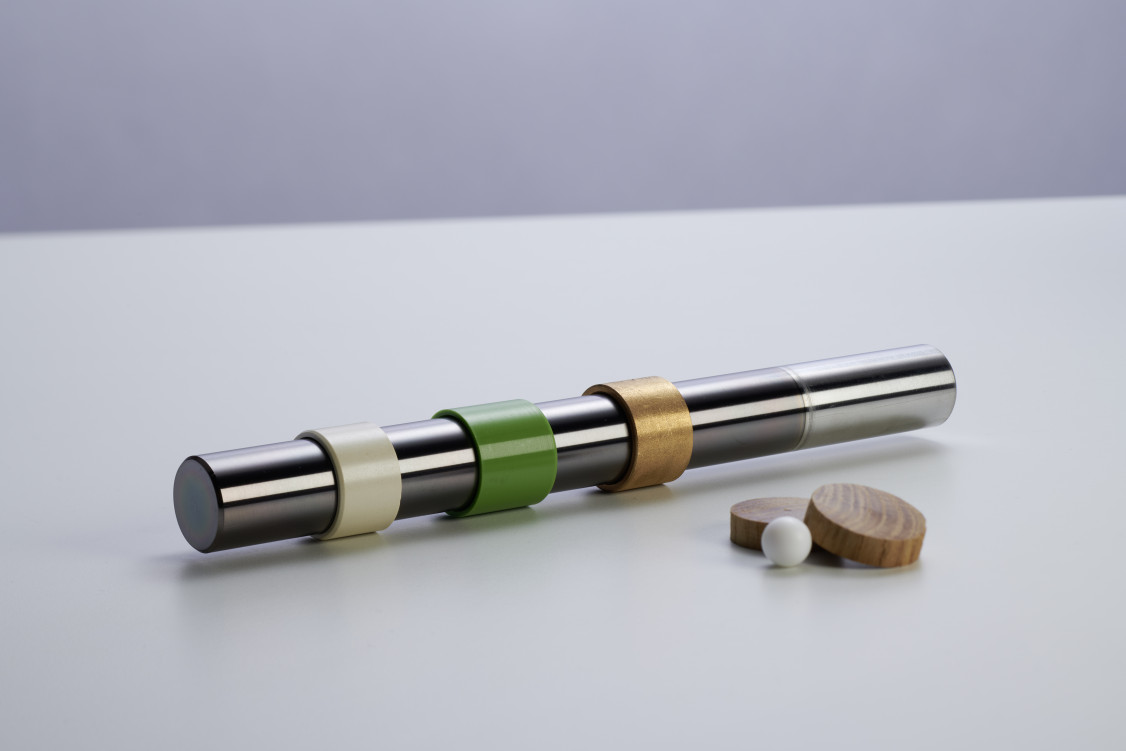 Das Fraunhofer IWS erforscht Supraschmierung seit mehreren Jahren und überträgt dieses Wissen nun gezielt auf biobasierte Material- und Schmierstoffsysteme. Ein technologischer Schwerpunkt liegt auf funktionalen Kohlenstoffschichten. - © Jürgen Jeibmann/Fraunhofer IWS