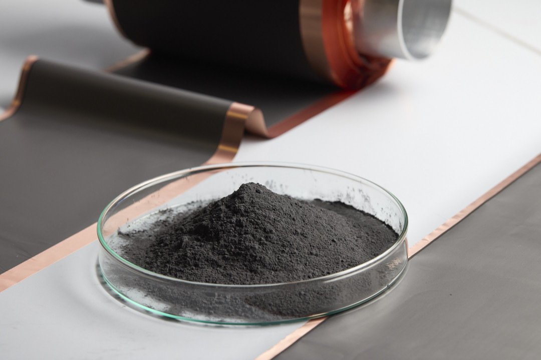 Developing new binders and active material surface functionalizations for improved dry battery electrode coating is the focus of the joint ICON research project “FREDY” between Fraunhofer IWS and ITRI. - © Fraunhofer IWS / Piotr Banczerowski