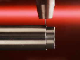 Mit WireSense tastet die Drahtelektrode das Bauteil ab und erkennt sowohl bei Blechen als auch bei Rohren Kantenposition und –höhe.