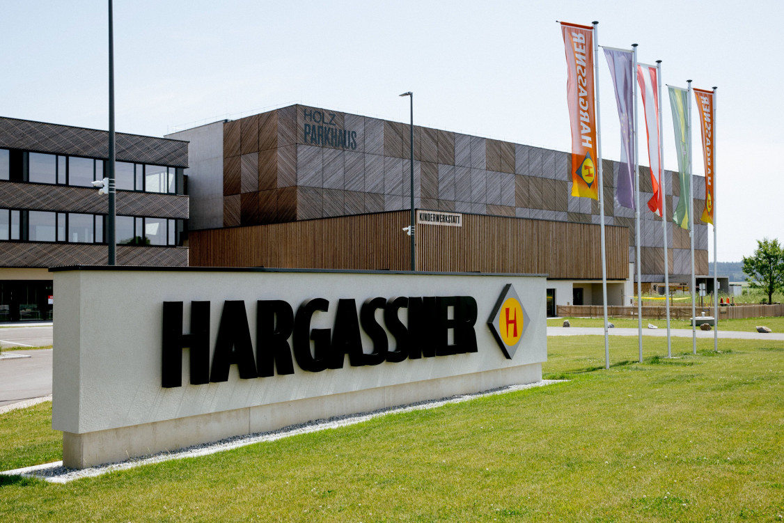 Hargassner Holzparkhaus: Die Einsparung von rund 4.600 Tonnen CO₂ wurde mit dem Oberösterreichischen Holzbaupreis 2025 in Gold ausgezeichnet. - © Fronius International GmbH