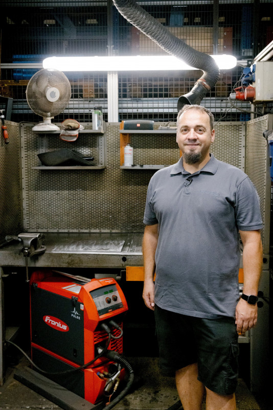 Roman Baumgartner mit der Fronius TransSteel Pulse - © Fronius International GmbH