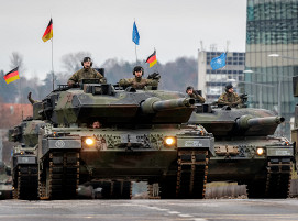 Die weltweit steigende Nachfrage nach militärischen  Fahrzeugen, Waffensystemen und Technologien bringt für die  Rüstungsindustrie und ihre Zulieferer zunehmend komplexe  und vielfältige Aufgaben mit sich.