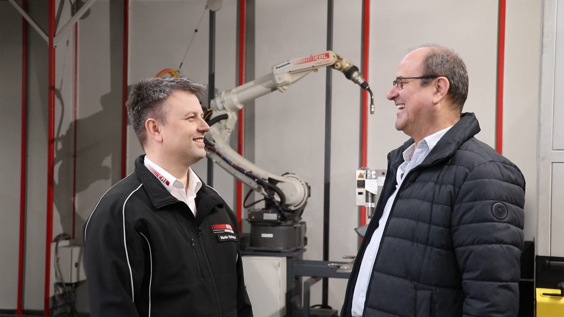 Geschäftsführer Engelbert Hopf (Hopf GmbH) und Geschäftsführer Martin Stefan Erl (ERL Schweissen + Schneiden GmbH) nach Erfolgreicher in Betriebsnahme des ARCentres - © Foto: erl gruppe