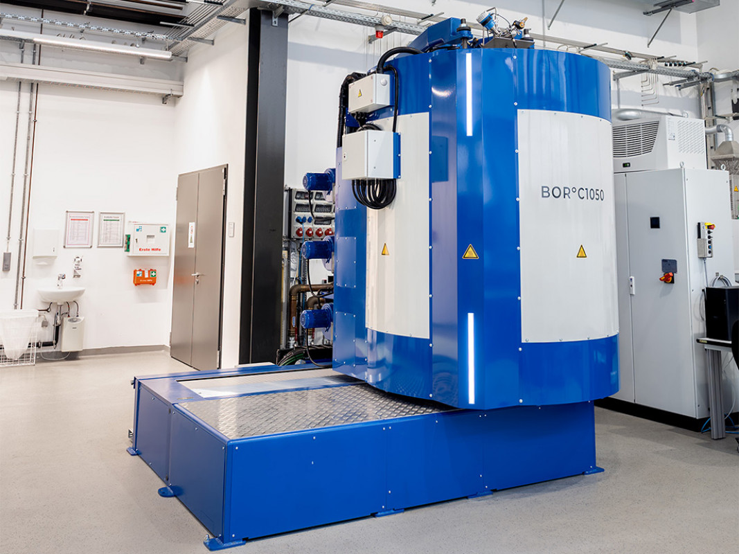 Die neue Gasborieranlage am Fraunhofer IST erzeugt durch Diffusionsbehandlungen bei bis zu 1050°C boridische Randzonen mit außergewöhnlichen technologischen Eigenschaften. - © Fraunhofer IST