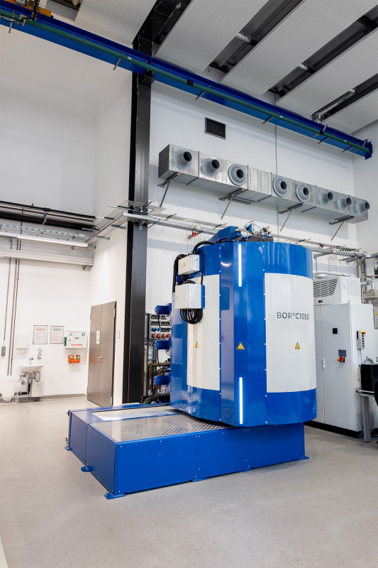 Die neue Gasborieranlage am Fraunhofer IST erzeugt durch Diffusionsbehandlungen bei bis zu 1050°C boridische Randzonen mit außergewöhnlichen technologischen Eigenschaften. - © Fraunhofer IST