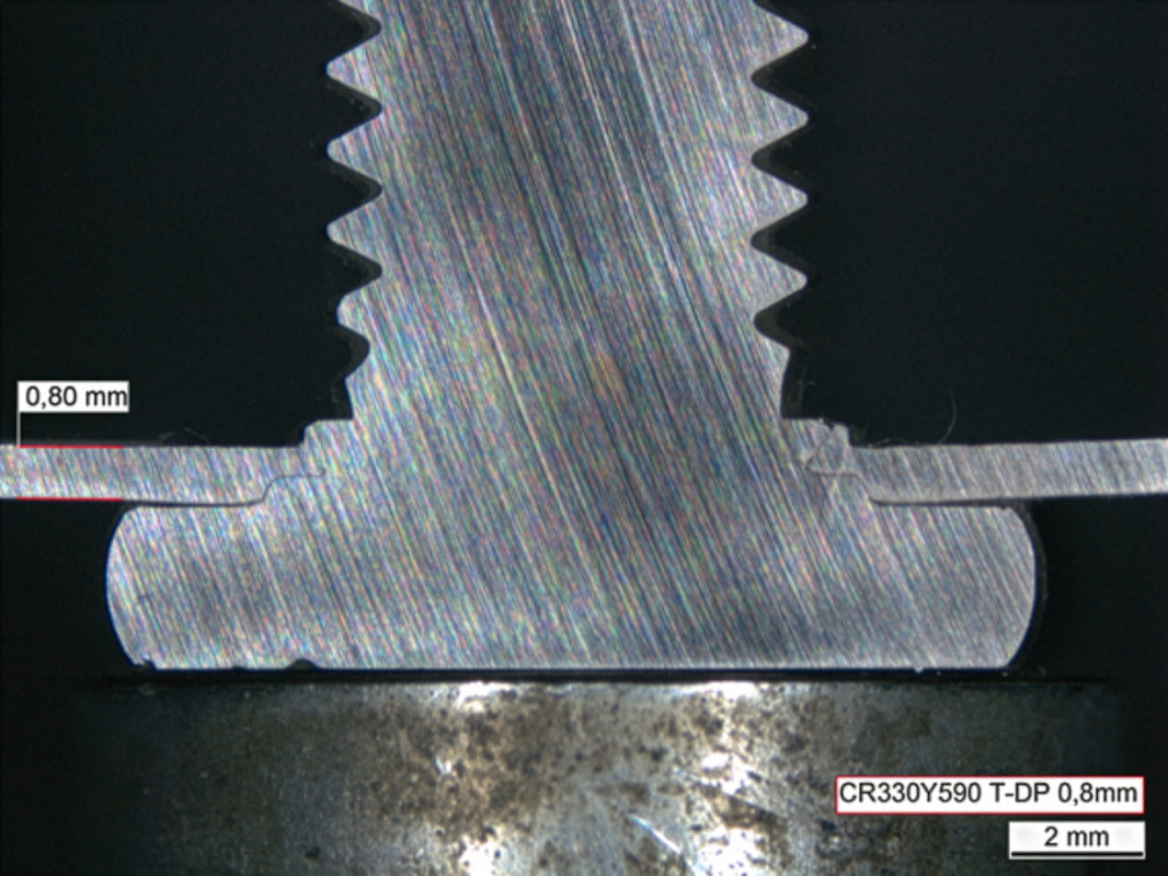 Funktionsbeispiel im Querschnitt, Einpressschraubenschaft mit Blechen verpresst - © Arnold