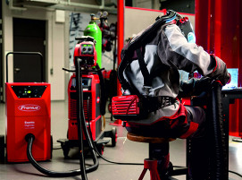 MAG-Schweißen mit Schweißerschutzhelm Fronius Vizor Air/3X Connect