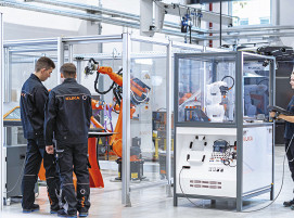 Schulen und Hochschulen erhalten ein Gesamtkonzept, das den Einstieg in die industrielle Automatisierung vereinfacht.