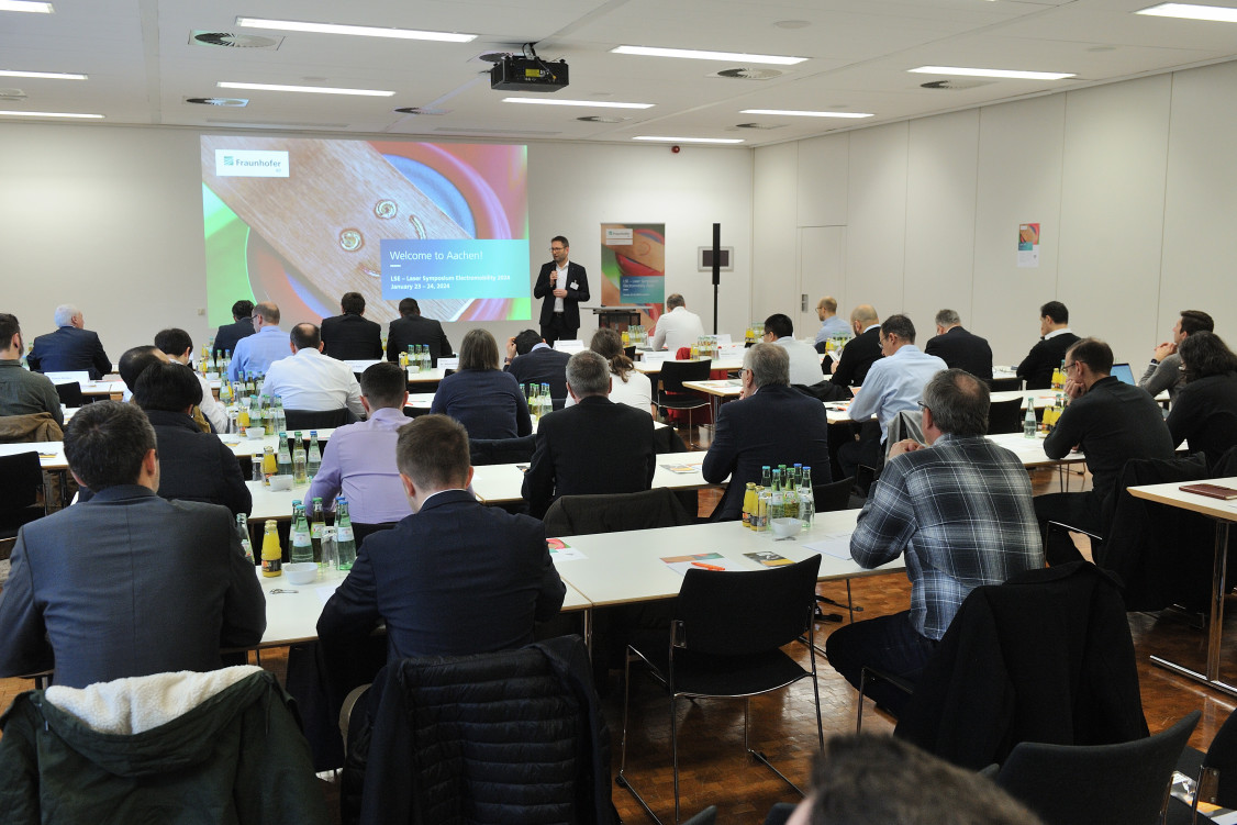 Beim LSE’26 erfahren Fachleute, wie sie Ausschuss senken, Prozessdaten besser nutzen und Laserprozesse sicher in die Serie bringen. Dr. Alexander Olowinsky führt durch das Symposium und bringt Industrie, Anlagenbau und Forschung miteinander ins Gespräch. - © Fraunhofer ILT, Aachen