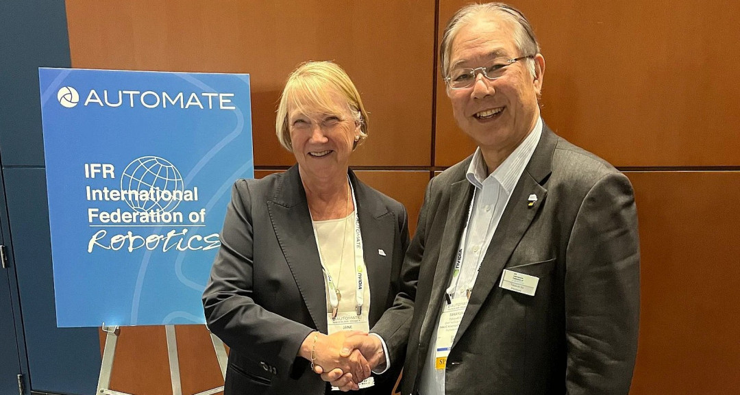 Jane Heffner taking over from Takayuki Ito in Chicago - © International Federation of Robotics