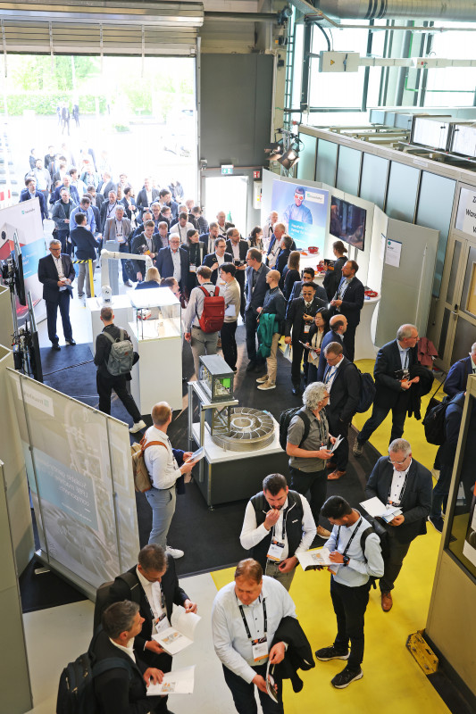 Der Andrang auf der der »Lasertechnik Live« im Fraunhofer ILT war groß. Dort präsentierten die Forschenden im Rahmen des AKL’26 über 60 Forschungsprojekte. - © Fraunhofer ILT, Aachen / Andreas Steindl
