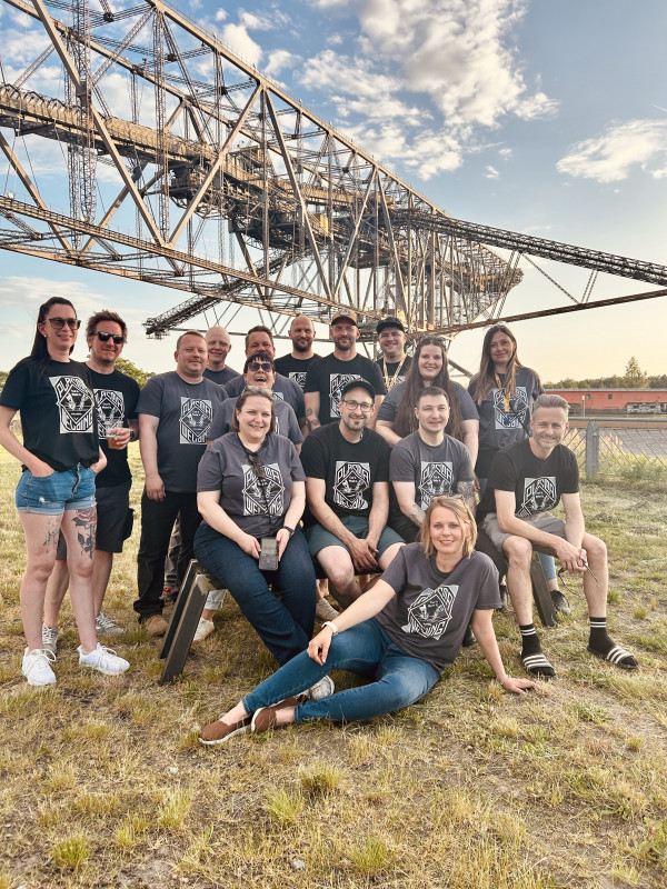 Beim ersten Kjellberg Creator Day auf der Förderbrücke F60 in Lichterfeld kamen Content Creator aus der Schweiß- und Metallbauszene mit dem Kjellberg-Team zusammen. - © Kjellberg Finsterwalde