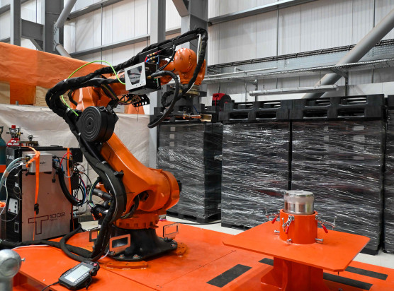 Mit TANICS™R-TIG wurde eine Lösung für die Nuklearindustrie entwickelt, die die Fernausführung und anschließende Prüfung von Schweißnähten an Behältern mit radioaktivem Material ermöglicht.