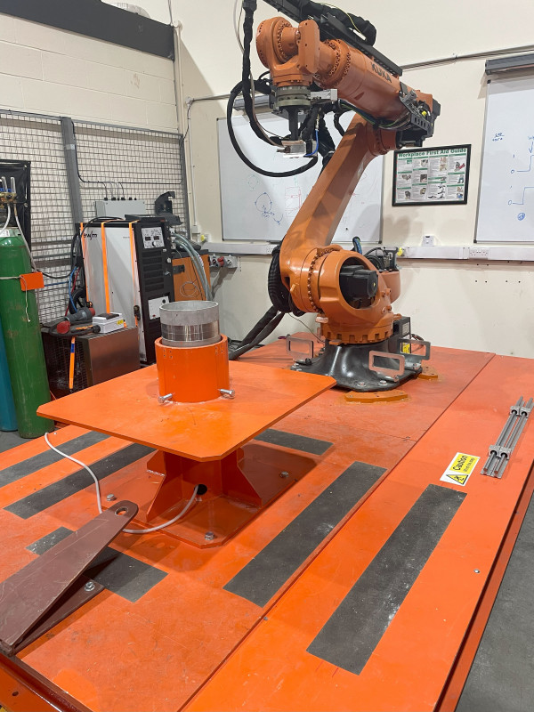 Mit TANICS™R-TIG wurde eine Lösung für die Nuklearindustrie entwickelt, die die Fernausführung und anschließende Prüfung von Schweißnähten an Behältern mit radioaktivem Material ermöglicht. - © EWM/ Langfields