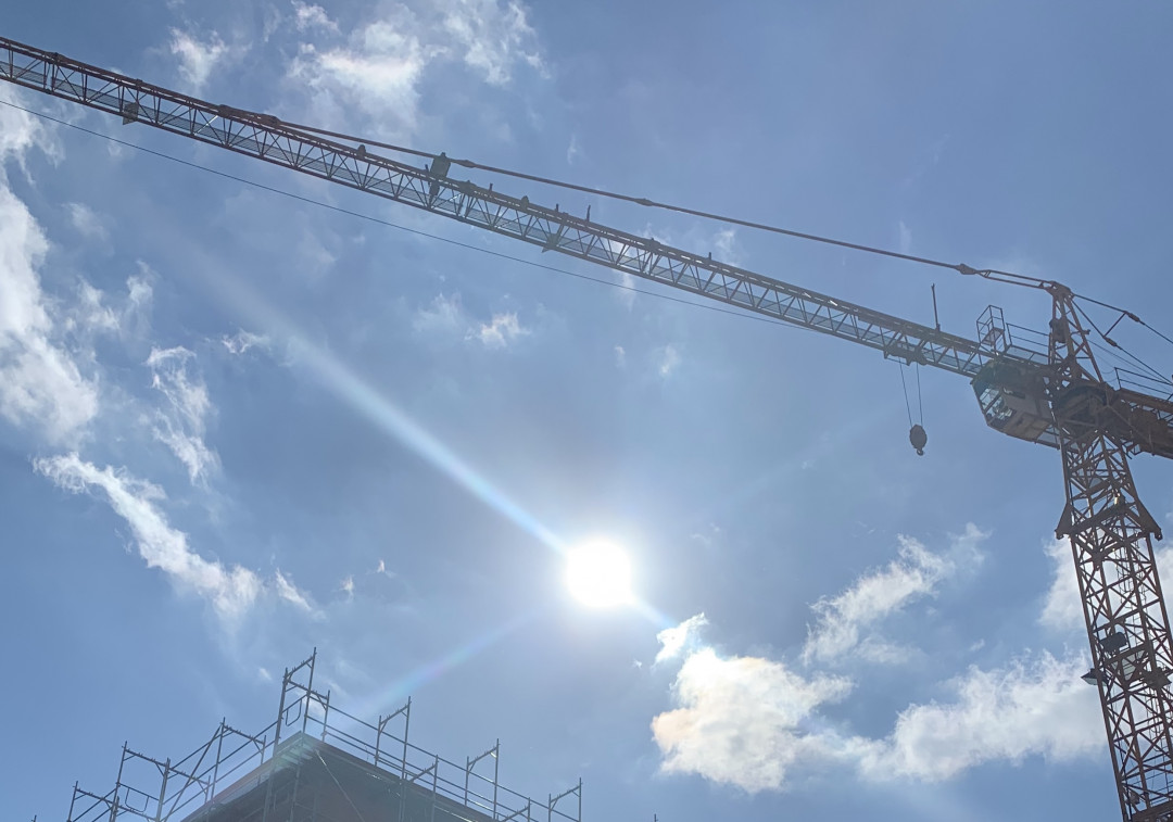 Baustelle mit Sonne - © BG BAU