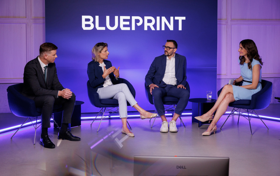 Blueprint Talk mit (v.l.n.r.) Christoph Spranger, Yvonne Weitsch, Matteo Berioli und Moderatorin Sarah Yvonne Elsser - © CADFEM Germany GmbH / Nadine Wilhelm Fotografie