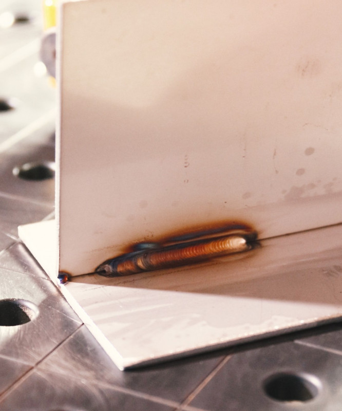 Testnaht nach dem Schweißen mit einem xFUME® TIG 300 W-Absaugbrenner - © Alexander Binzel Schweißtechnik GmbH & Co. KG