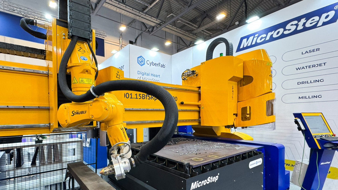 Robotergestütztes 3D-Schneiden mit maximaler Flexibilität - © MicroStep Europa GmbH