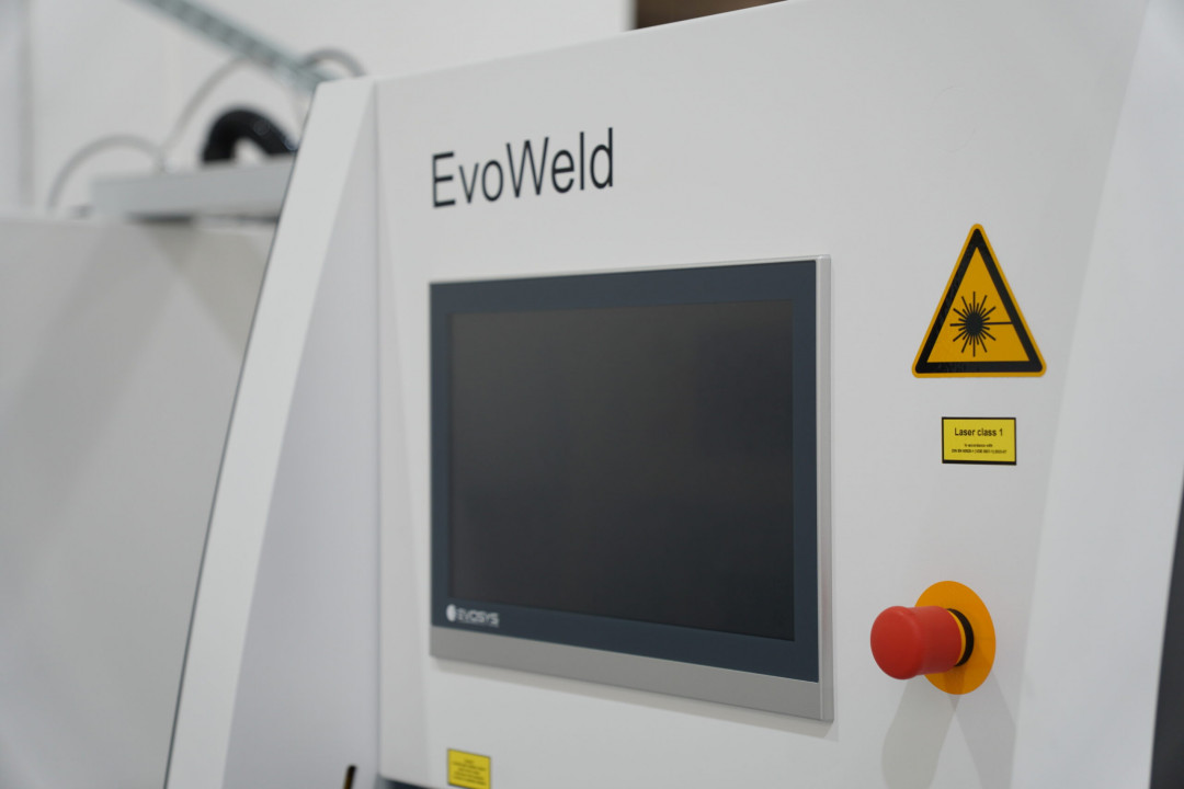 EvoWeld Generation 2 - die flexible Lösung. Auch geeignet für das Evo2Step-Verfahren, mit dem absorbierende Kunststoffe gefügt werden können. - © Evoysy Laser GmbH