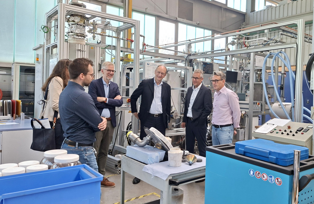 Besuch im BFI-Technikum:  (v. l.) Dr. Matthias Kozariszczuk, Dipl.-Ing. Rainer Salomon, Dr. Klaus Wiener und Dipl.-Ing. Jens Jerzembeck. - © VDEh-Betriebsforschungsinstitut GmbH