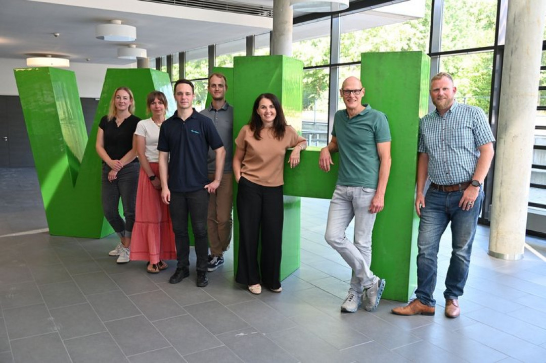 v.l.n.r.: Gesine Hahn, Hannah Zeibig, (WH), Dino Woelk (RS Rittel), Tim Peil (Fraunhofer IEG), Dr. Gabriela Marginean und Prof. Klaus Mecking (WH), Dr. Julian Eßler (RS Rittel) - © Westfälische Hochschule