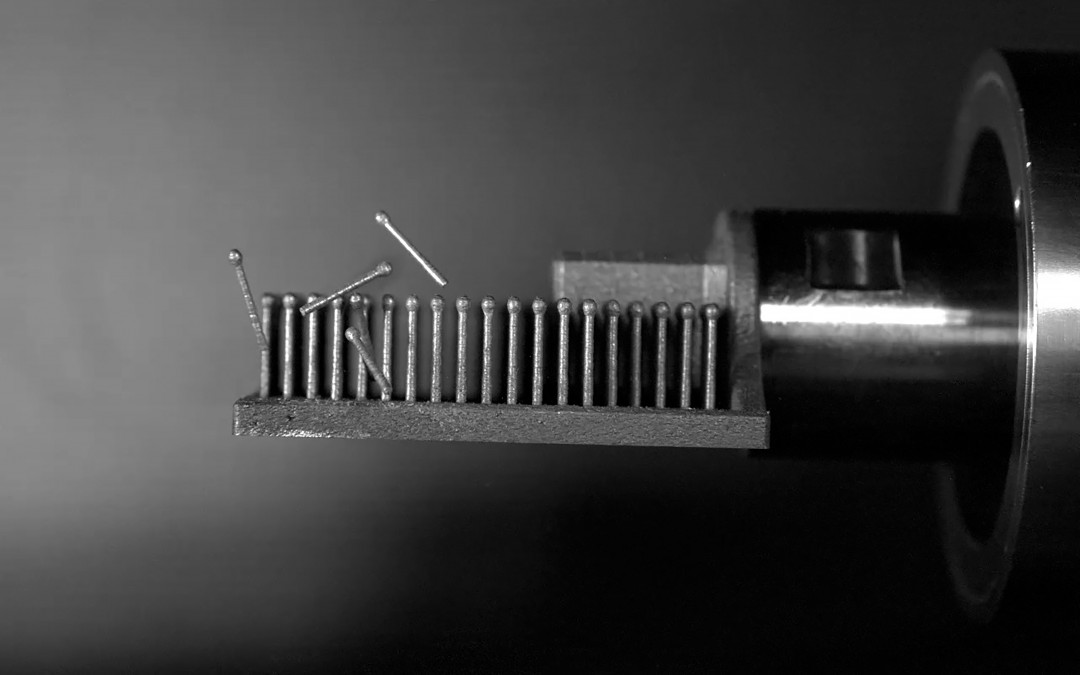 Hochgeschwindigkeitsaufnahme des ultraschallbasierten Verfahrens zum Entfernen von optimierten Stützstrukturen des Fraunhofer IAPT. - © Fraunhofer IAPT