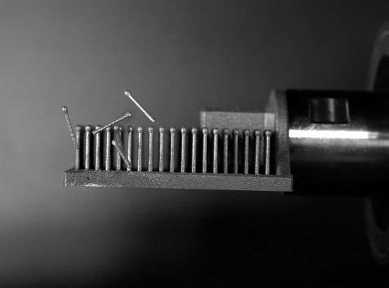 Hochgeschwindigkeitsaufnahme des ultraschallbasierten Verfahrens zum Entfernen von optimierten Stützstrukturen des Fraunhofer IAPT.