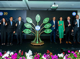 e Vice Pr(from left to right): Ho Weng Si, Executivesident, Singapore Economic Development Board; Niranjan Nadkarni, CEO, TÜV SÜD ASMEA; Png Cheong Boon, Chairman, Singapore Economic Development Board; Ishan Palit, COO and Member of the Board of Management, TÜV Süd; Céline Bilolo, Chief Sustainability Officer, TÜV SÜD AG; Thomas Motak, Deputy Head of Mission, Embassy of the Federal Republic of Germany in Singapore; Jonas Strahberger, CEO, TÜV Süd ASEAN
