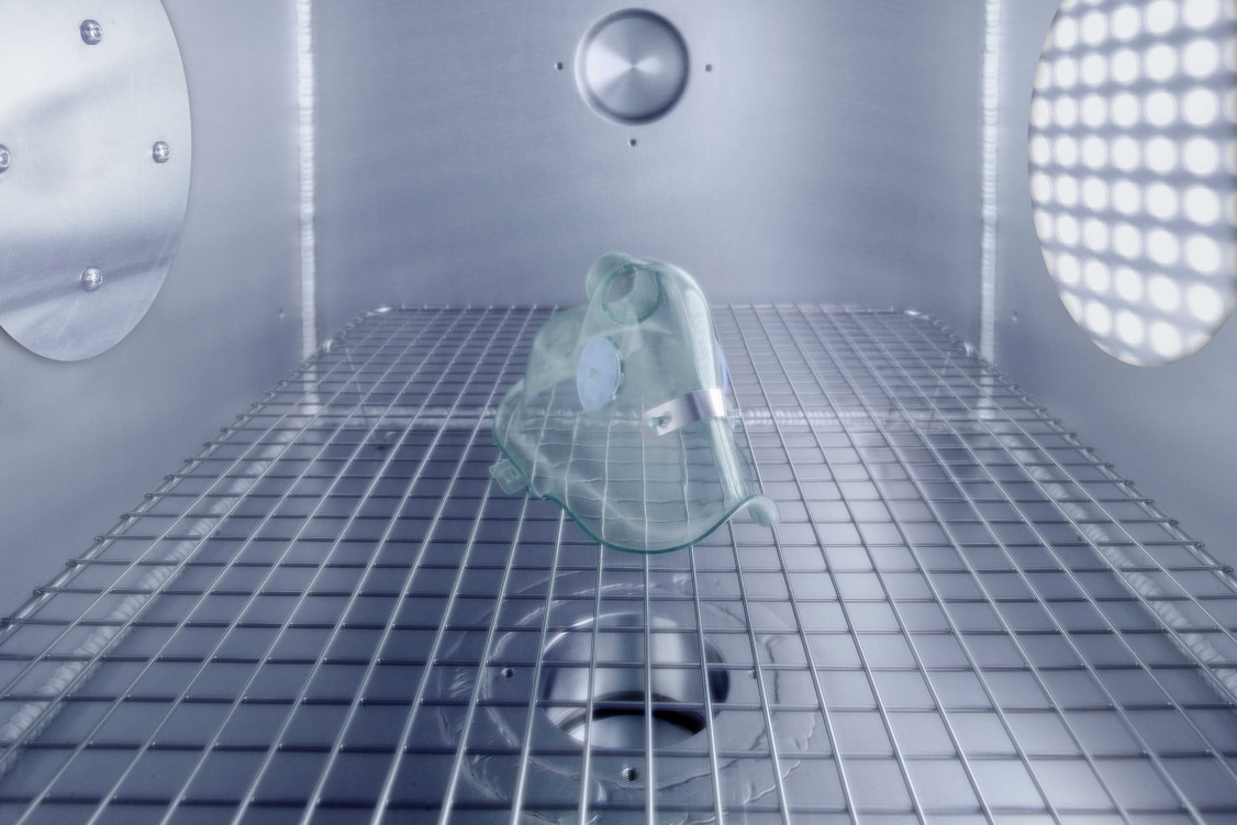 Aurora-Plasma für die Oberflächenbehandlung medizinischer Produkte im Niederdruckverfahren. - © Plasmatreat GmbH