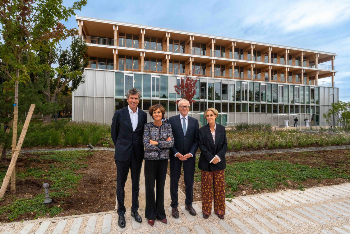 v.l.n.r.: Mathias Kammüller, CDO Trumpf; Nicola Leibinger-Kammüller, CEO Trumpf; Stephan Steinlein, deutscher Botschafter in Frankreich; Regine Leibinger, Geschäftsführerin Barkow-Leibinger - © Trumpf Gruppe