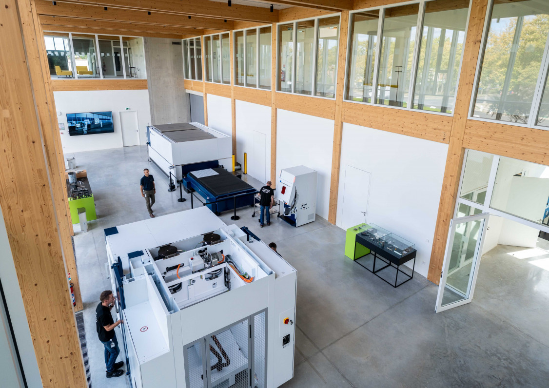 Im Showroom im Erdgeschoss präsentiert Trumpf Frankreich Werkzeugmaschinen, Laser sowie Softwarelösungen und sein Serviceangebot. - © Trumpf Gruppe