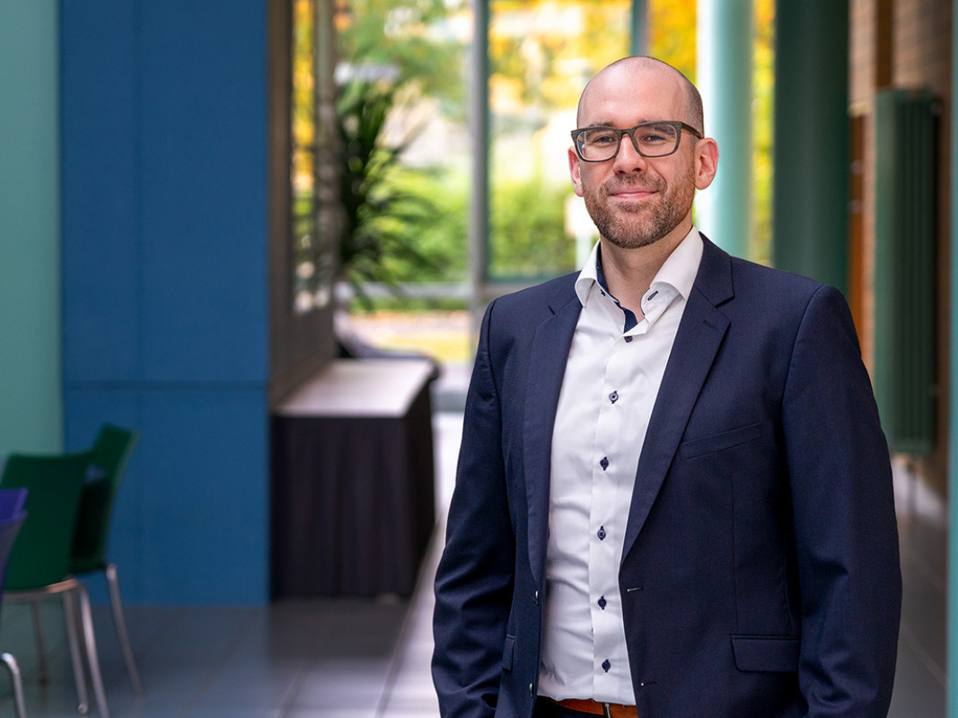 Prof. Dr. Gernot Hochleitner hat seit April 2026 die Professur für ressourceneffiziente Produkt- und Prozessentwicklung an der Ernst-Abbe-Hochschule Jena inne. Zuvor leitete er am SKZ die Forschungsgruppe thermische Fügetechnologien mit Schwerpunkt auf Kunststoffschweißverfahren und Direktfügen. - © SZK