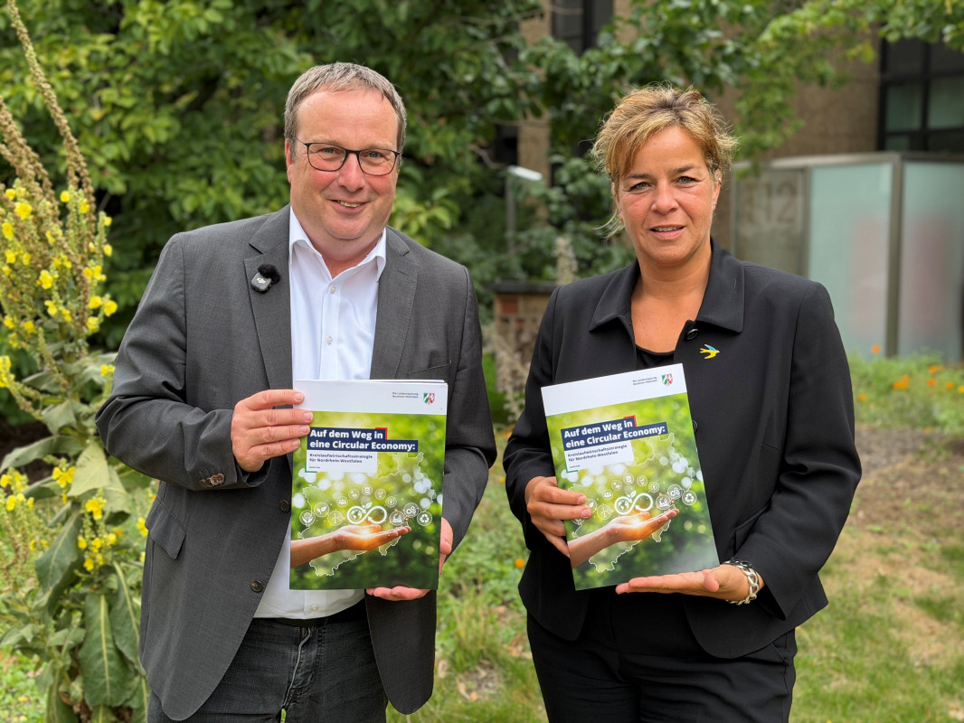 Umweltminister Oliver Krische (links) und Wirtschafts- und Klimaschutzministerin Mona Neubaur - © MUNV NRW