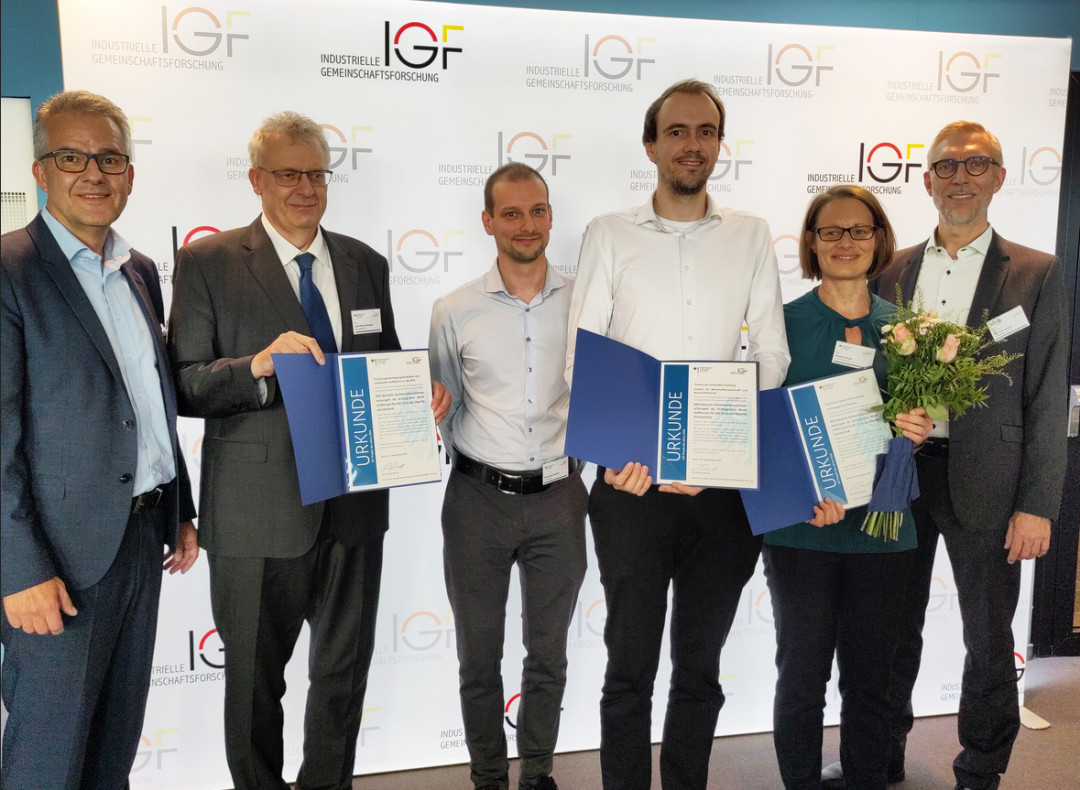 Winners of the IGF Project of the Year (f. l. t. r.): Jens Jerzembeck, DVS Research; Lutz-Michael Berger, Fraunhofer IKTS; Maximilian Grimm, TU Chemnitz; Lukas Tegelkamp, TU Chemnitz; Susan Conze, Fraunhofer IKTS; Thomas Lampke, TU Chemnitz - © AIF