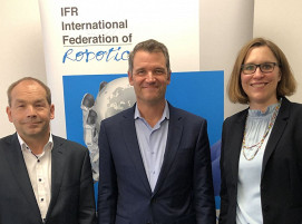 von links nach rechts: Armin Schlenk (Vorsitzender IFR Marcom Group), Milton Guerry (neuer IFR-Präsident) und Susanne Bieller (IFR-Generalsekretärin)