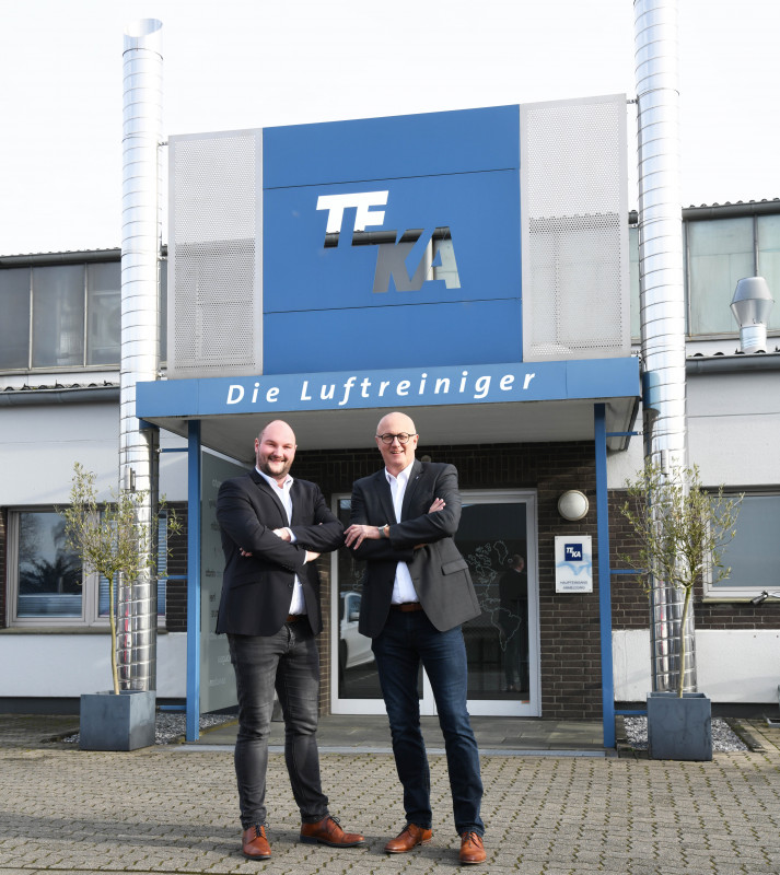 TEKA-Geschäftsführer Erwin Telöken (r.) und sein Sohn Simon Telöken blicken positiv auf die Entwicklung des Unternehmens. - © TEKA
