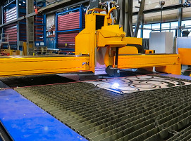 Bestandteil des MG Schneidsystems bei der Firma GEA ist ein CNC-Brennschneidtisch mit energiesparender Sektionsabsaugung zur Bearbeitung von großformatigen Blechen in der Größe 12.000 x 3.500 mm.