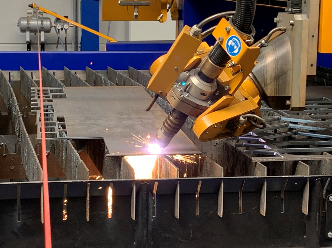 02-Umfangreicher-Modernisierungsprozess-in-rennomiertem-Stahlbaubetrieb