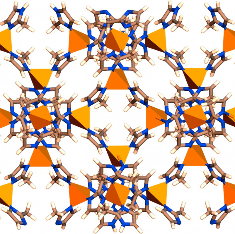 Das poröse Netzwerk von ZIF-67: Die Metallzentren aus Kobalt (Pyramiden) sind über Methylimidazolat (Stäbchen und Ringe) miteinander verbunden. - © R. Ahmad