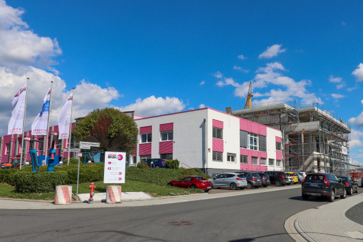 Firmenzentrale_mit_Rohbau