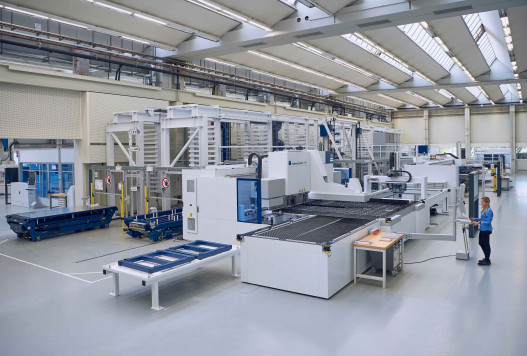 Die Smart Factory von TRUMPF zeigt, wie sich verschiedene Maschinentypen miteinander vernetzen lassen. / © TRUMPF