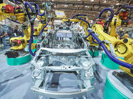 Fanuc Roboter sind sowohl im klassischen Automobilbau als auch in der Produktion von E-Fahrzeugen gefragt.