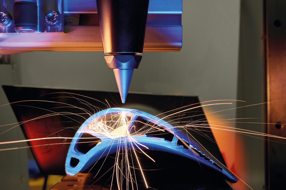 Über die Technologieplattform „Laser-based Manufacturing“ erfahren KMU z.B., wie der Einsatz des Laserstrahlbohrens ihre Produktionsprozesse optimieren kann. - © Fraunhofer ILT, Aachen/Volker Lannert