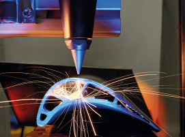 Über die Technologieplattform „Laser-based Manufacturing“ erfahren KMU z.B., wie der Einsatz des Laserstrahlbohrens ihre Produktionsprozesse optimieren kann.