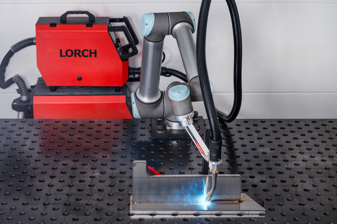 Vorteil Automatisierung: Einmal programmiert schweißt der Cobot auch bei höheren Stückzahlen jede Naht in optimaler Qualität. - © Lorch Schweißtechnik GmbH