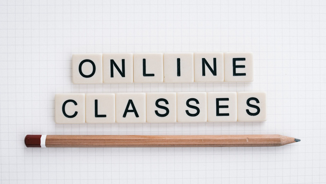 online-classes-5556840_1920_Shotkitimages