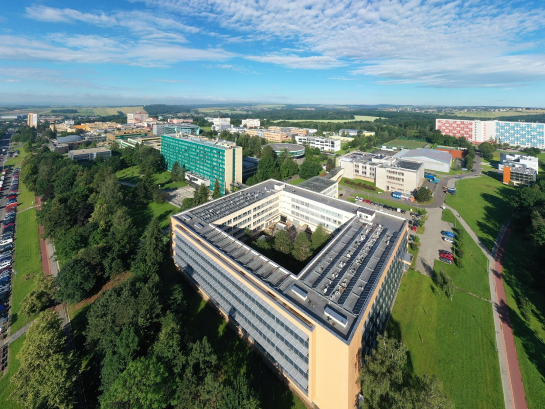 Die Eröffnung der „Fraunhofer Innovation Platform for Applied Artificial Intelligence for Materials & Manufacturing at VSB – Technical University of Ostrava“ fand am 8. Juni 2021 auf dem Campus der VSB-TUO in Ostrava statt. - © VSB-TUO